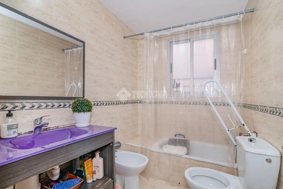 Bathroom of Flat for sale in Granada