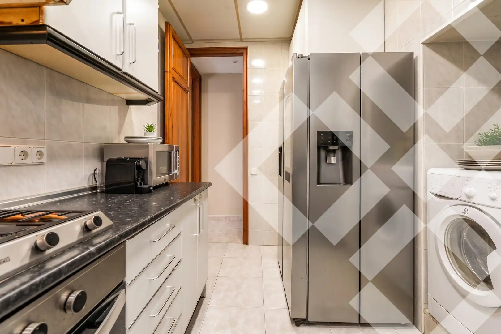 Küche von Wohnung zum Verkauf in Barcelona mit Heizung, Ofen und Balkon