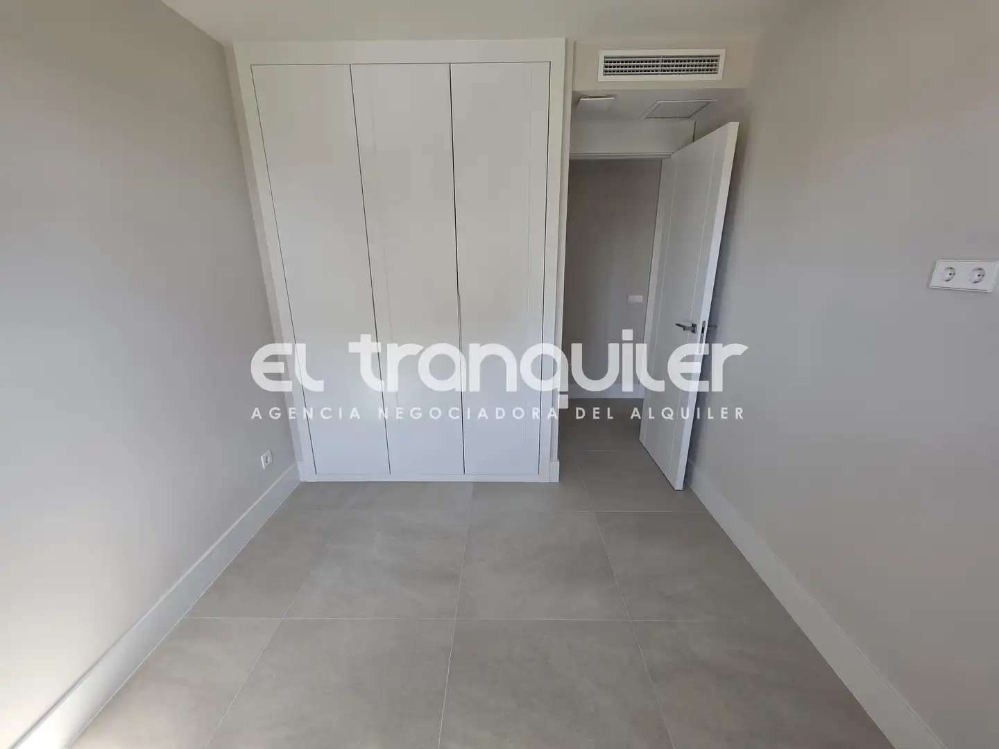 Bedroom of Flat for rent in Madrid  with Air Conditioner, Terrace and Storage room