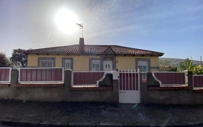 Vista exterior de Casa o xalet en venda en Fuentenovilla amb Calefacció