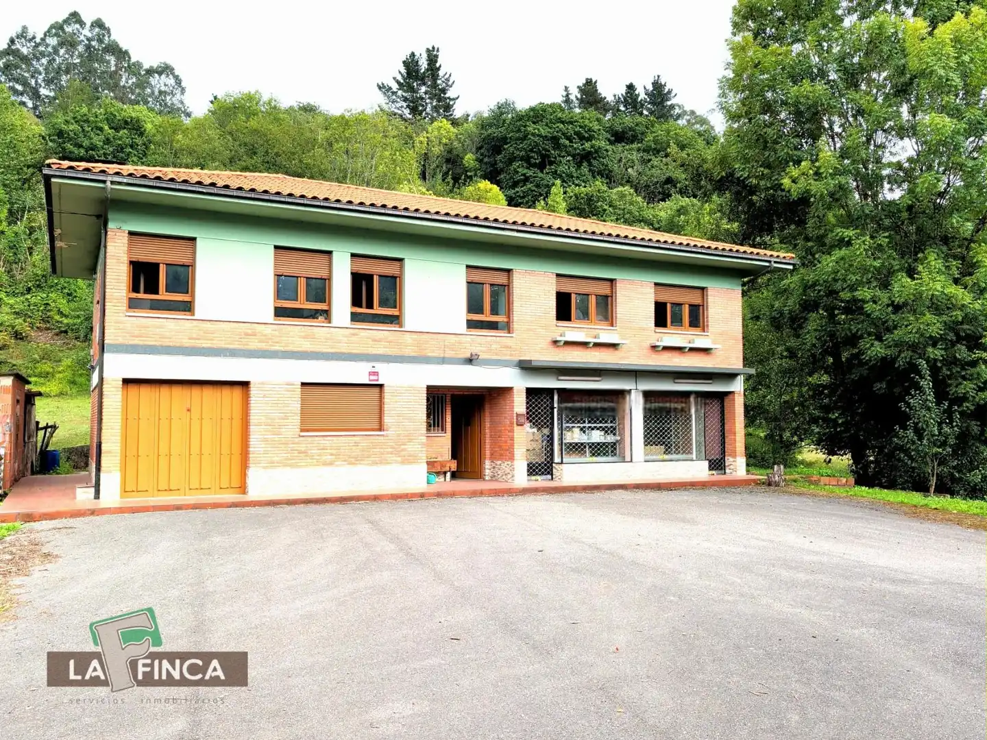 Vista exterior de Casa o xalet en venda en Siero amb Calefacció, Parquet i Terrassa