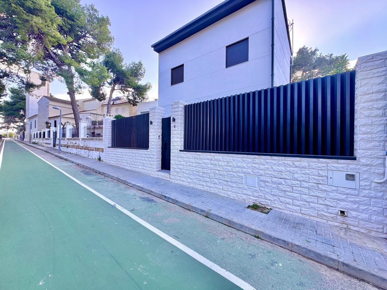 Vista exterior de Casa o xalet en venda en Paterna amb Balcó i Alarma