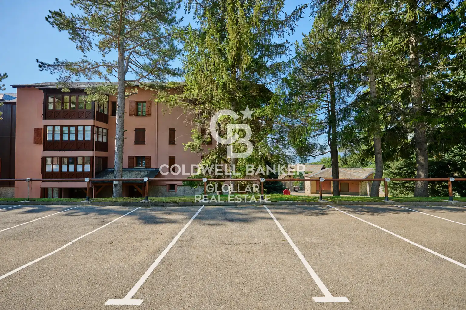 Aparcament de Apartament en venda en Enveitg amb Calefacció, Parquet i Traster