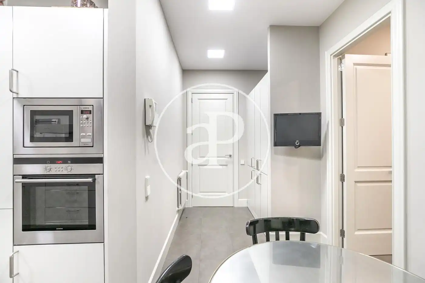 Wohnung zum Verkauf in Barcelona mit Klimaanlage, Heizung und Balkon