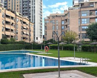 Swimming pool of Flat to rent in  Valencia Capital  with Air Conditioner, Heating and Private garden