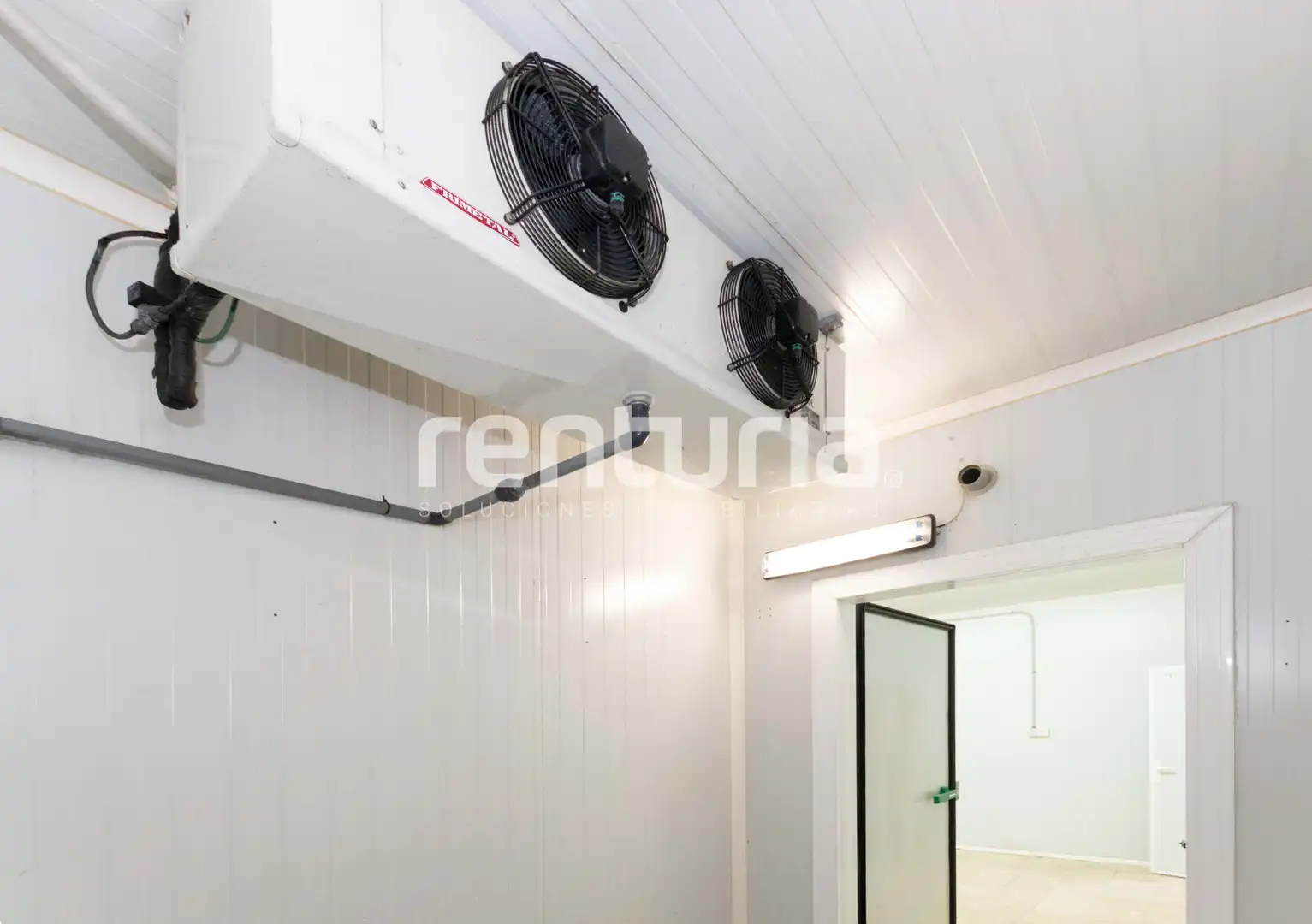 Habitación de Local en venta en Valencia con Aire acondicionado y Amueblado