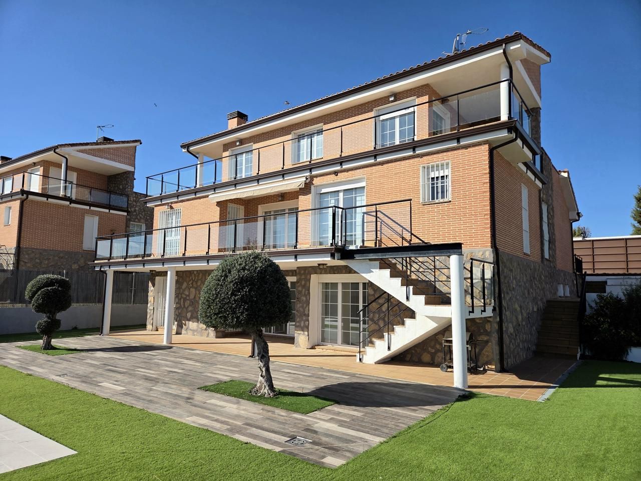 Vista exterior de Casa o chalet en venta en Layos con Aire acondicionado, Calefacción y Jardín privado