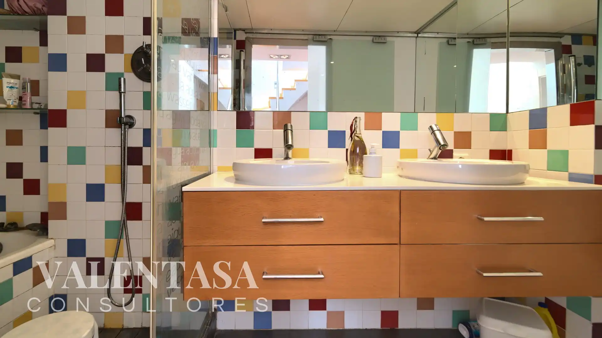 Bathroom of Detached homes for sale in Chiva  with Air Conditioner, Private garden and Terrace
