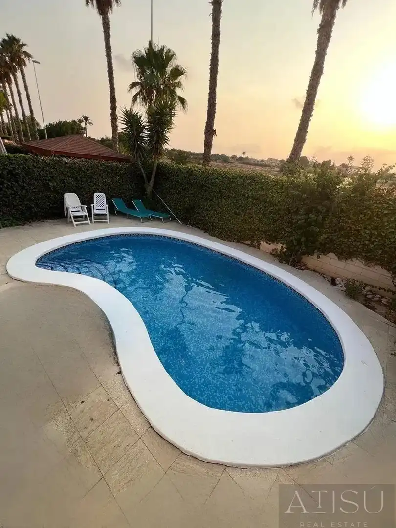 Piscina de Casa o xalet en venda en Alicante / Alacant amb Aire condicionat, Traster i Piscina comunitària