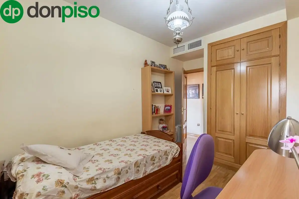 Bedroom of Flat for sale in Granada