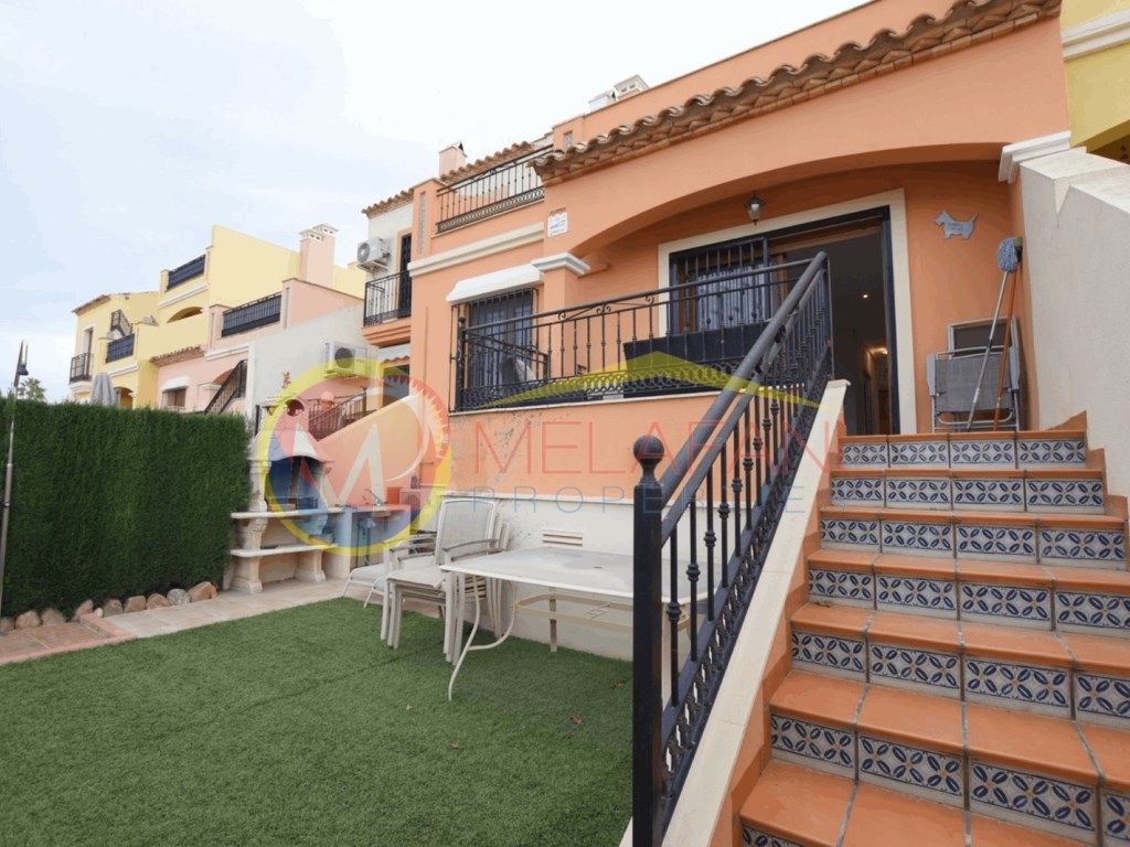 Vista exterior de Dúplex en venta en Algorfa con Amueblado y Piscina comunitaria