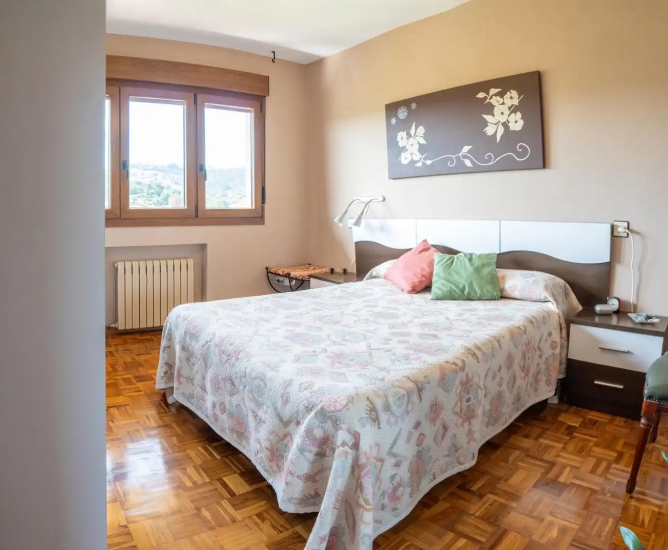 Dormitori de Casa o xalet en venda en Gijón  amb Calefacció, Jardí privat i Terrassa
