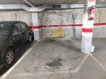 Plaça d'aparcament individual amb ascensor en venda a Carrer de Maluquer 1