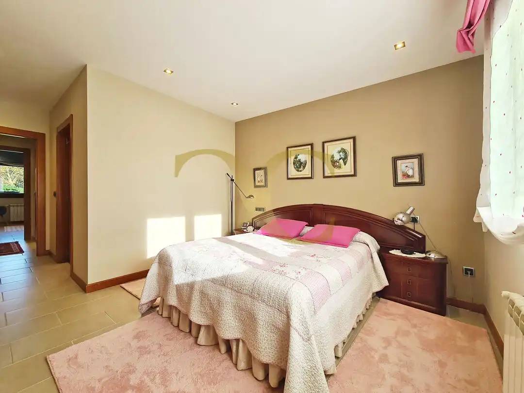 Habitación de Casa o chalet en venta en Siero con Calefacción, Terraza y Trastero