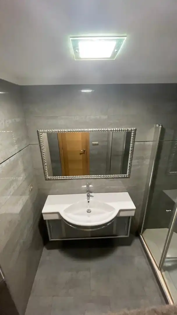 Badezimmer von Wohnung zum Verkauf in Ourense Capital  mit Klimaanlage, Heizung und Privatgarten