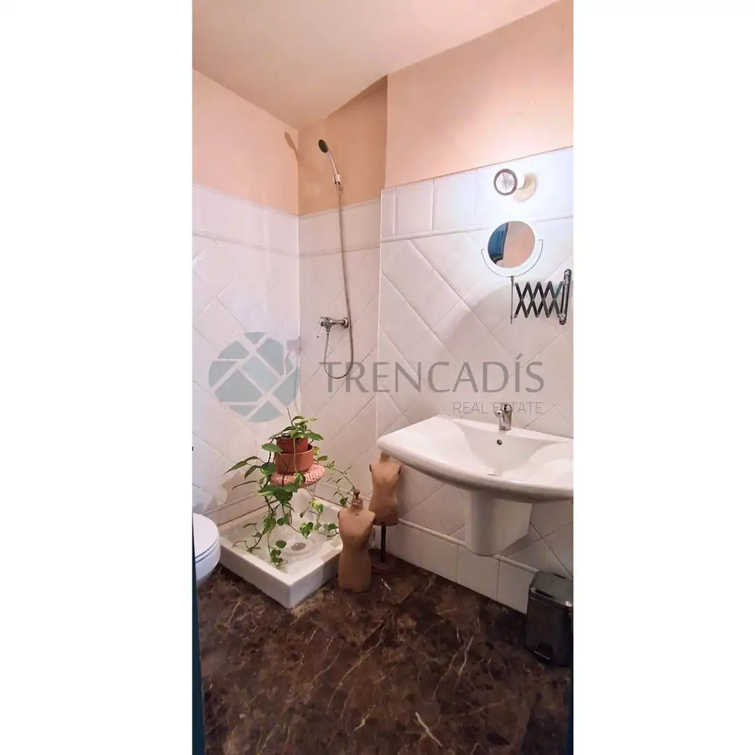 Bathroom of Commercial properties for sale in L'Eixample