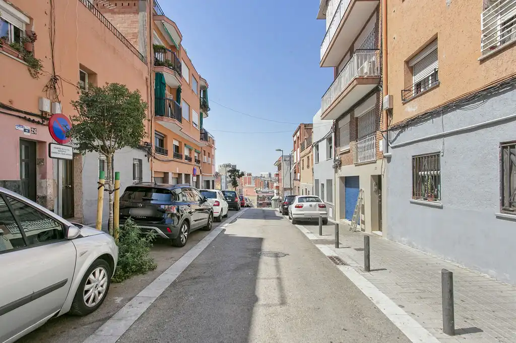 Außenansicht von Büro zum Verkauf in Badalona
