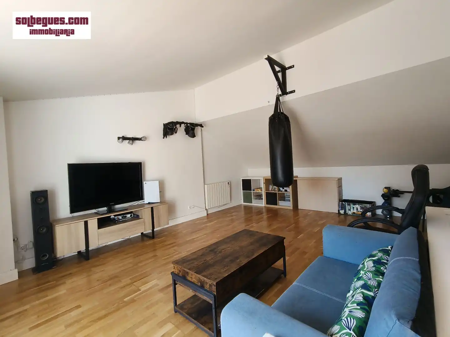 Sala d'estar de Casa adosada en venda en Begues amb Aire condicionat, Calefacció i Jardí privat
