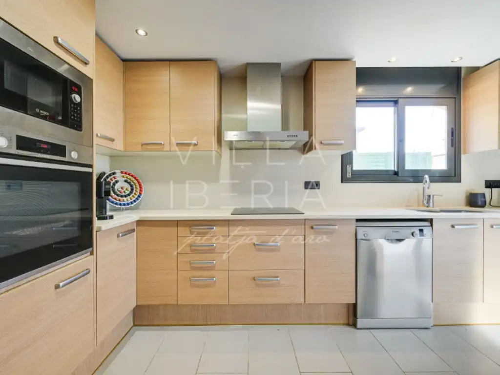 Casa con piscina en venta en Avenida Paisos Catalans 18, imagen 10