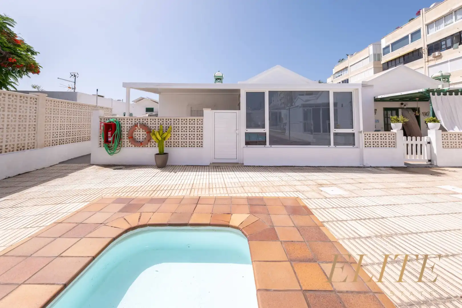 Vista exterior de Casa o xalet en venda en San Bartolomé de Tirajana amb Aire condicionat, Calefacció i Jardí privat