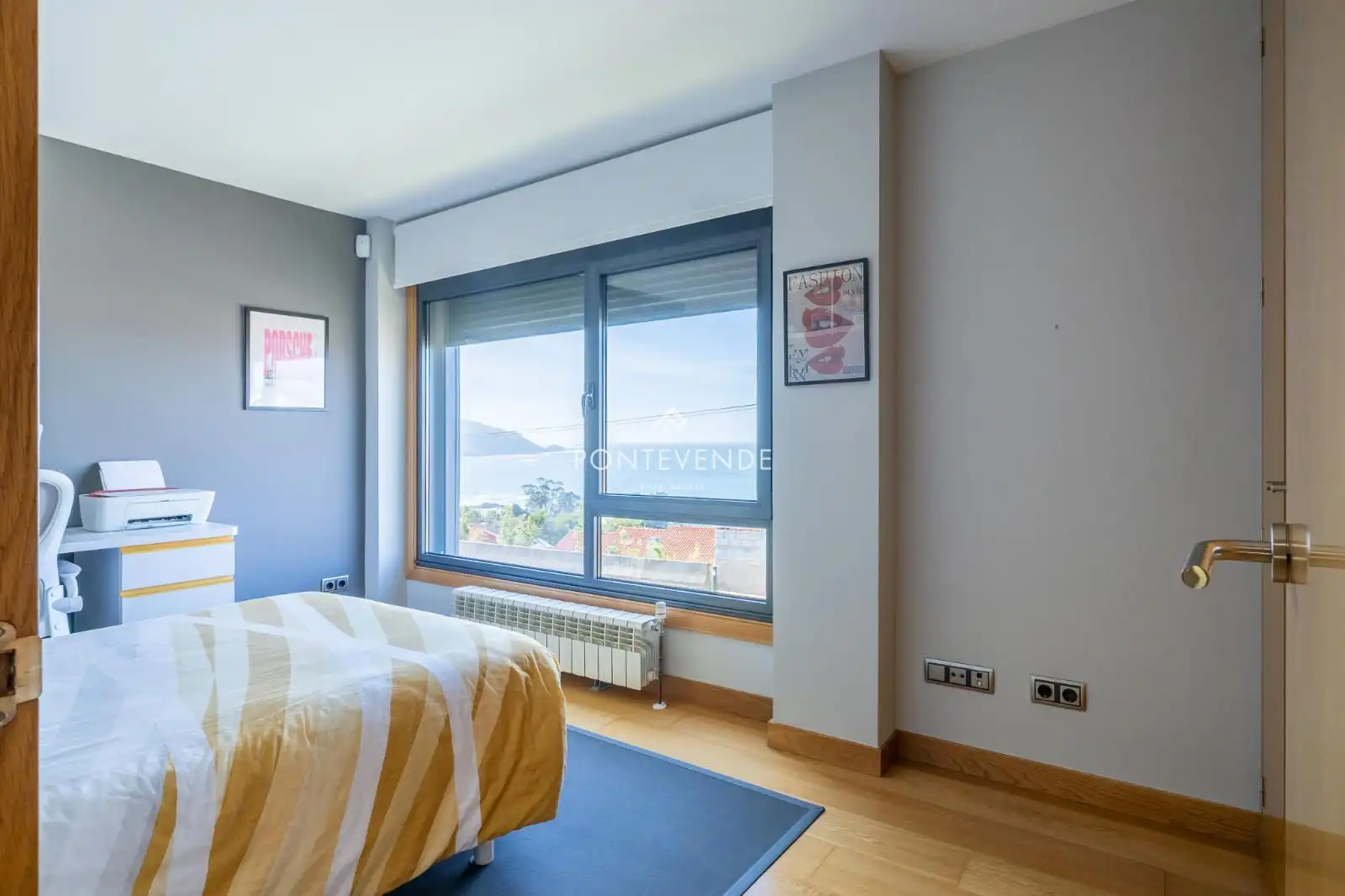 Dormitori de Casa o xalet en venda en Vigo  amb Calefacció, Jardí privat i Terrassa