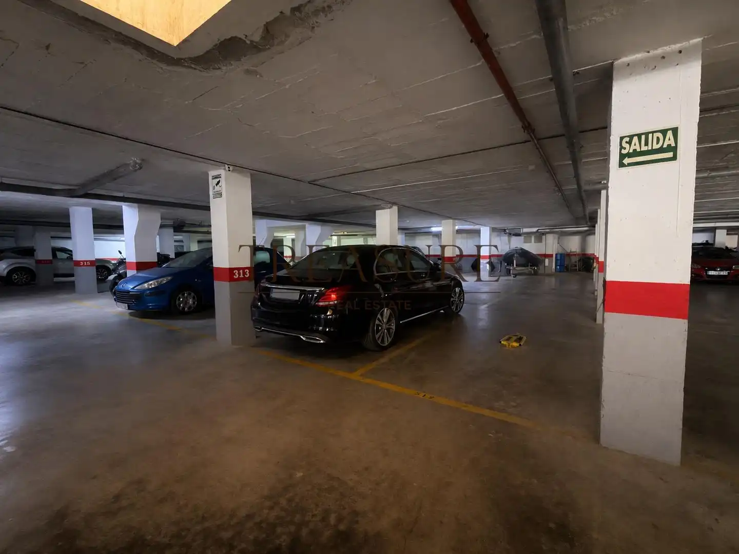 Parking of Flat for sale in Cartagena  with Air Conditioner, Furnished and Balcony