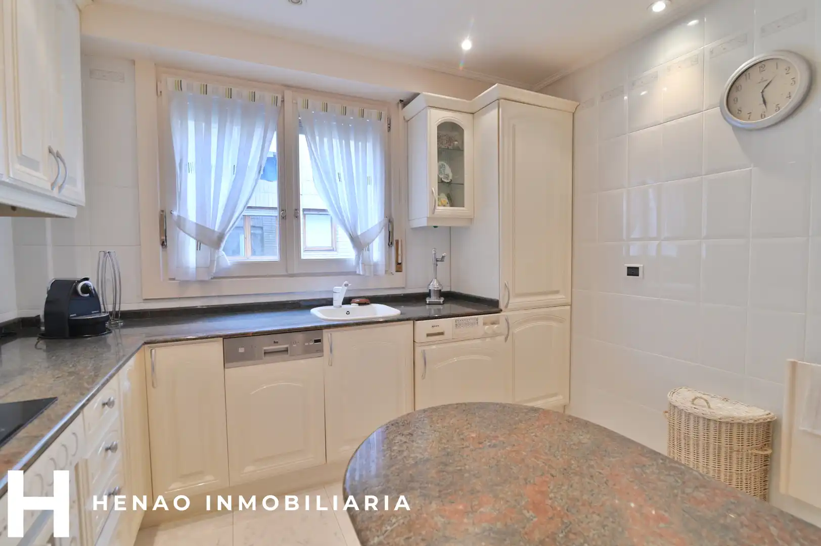 Kitchen of Flat for sale in Bilbao   with Heating, Parquet flooring and Terrace