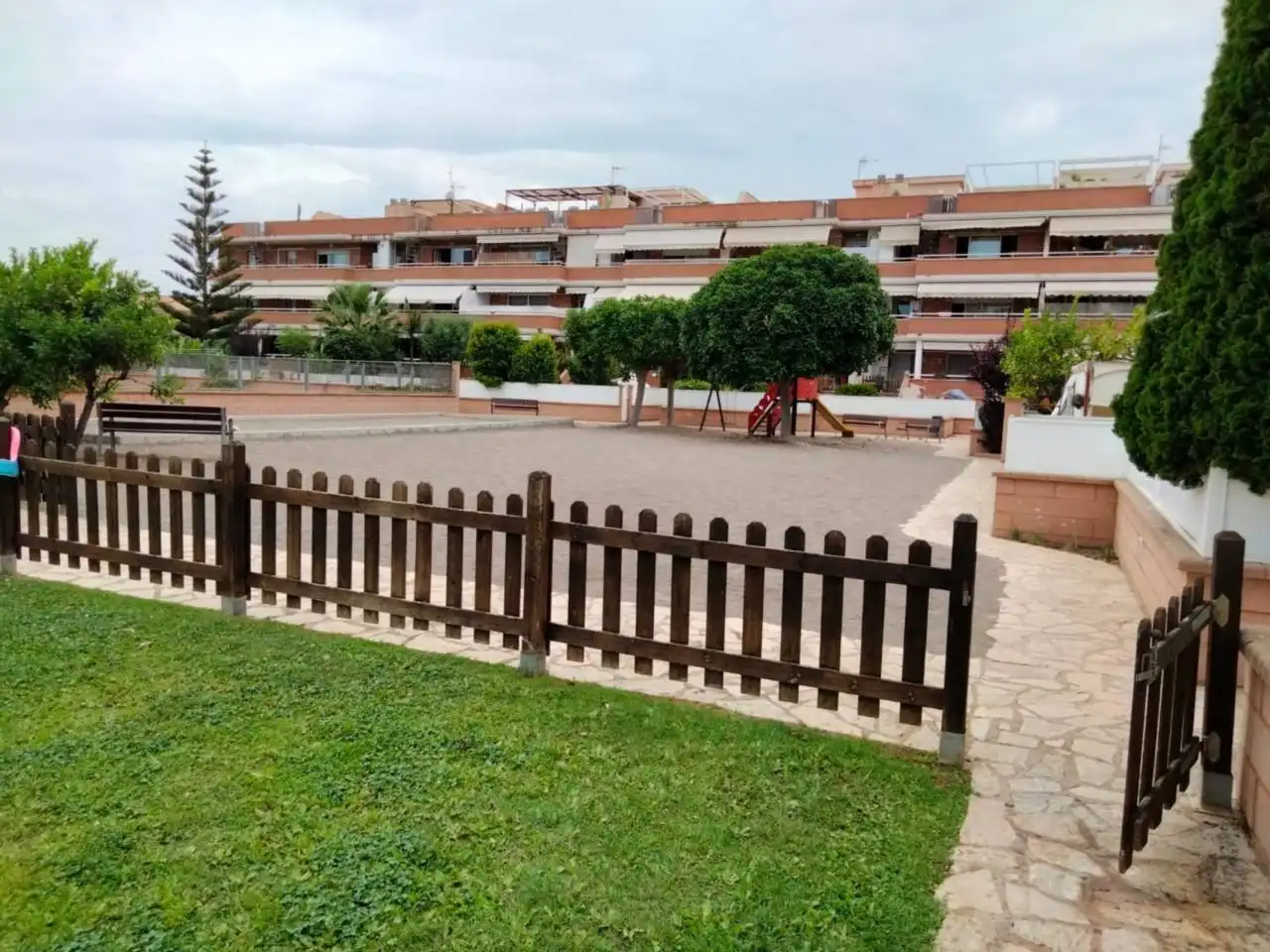 Parking de Piso de alquiler en Cubelles con Aire acondicionado, Calefacción y Jardín privado