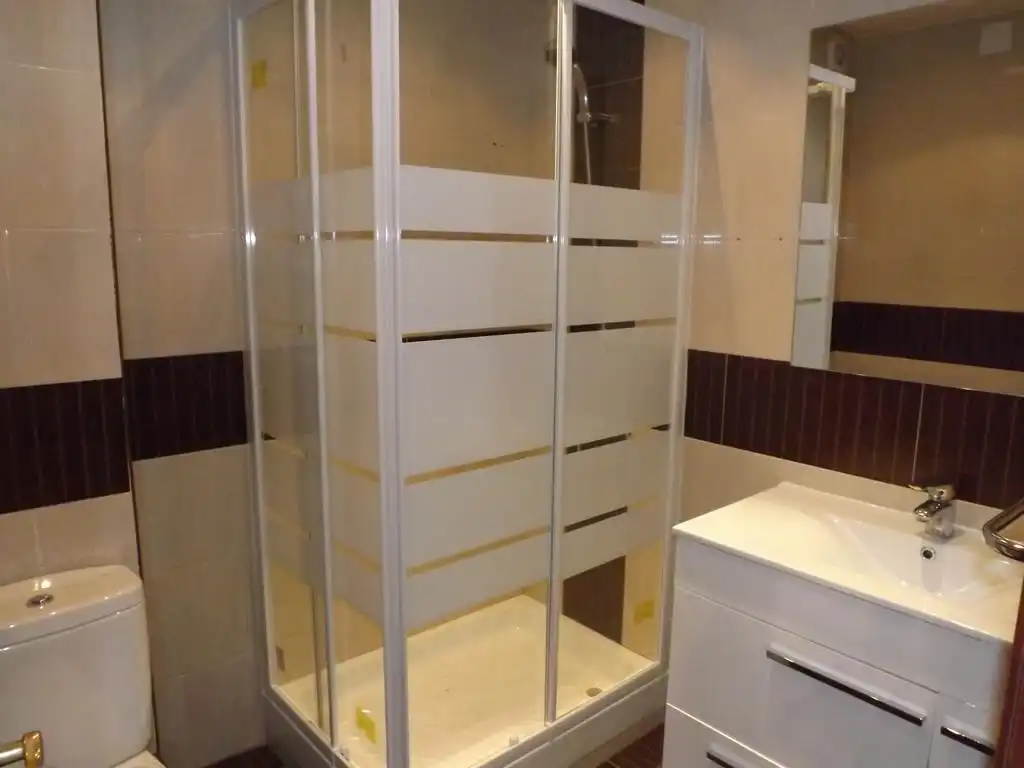Bathroom of Flat for sale in Leganés  with Oven and Washing machine