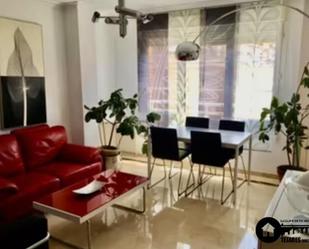 Sala d'estar de Apartament de lloguer en  Albacete Capital amb Aire condicionat, Calefacció i Balcó