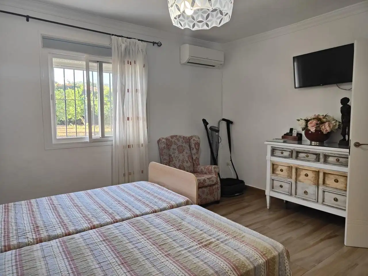 Dormitori de Casa o xalet de lloguer en Alhaurín de la Torre amb Aire condicionat, Jardí privat i Piscina