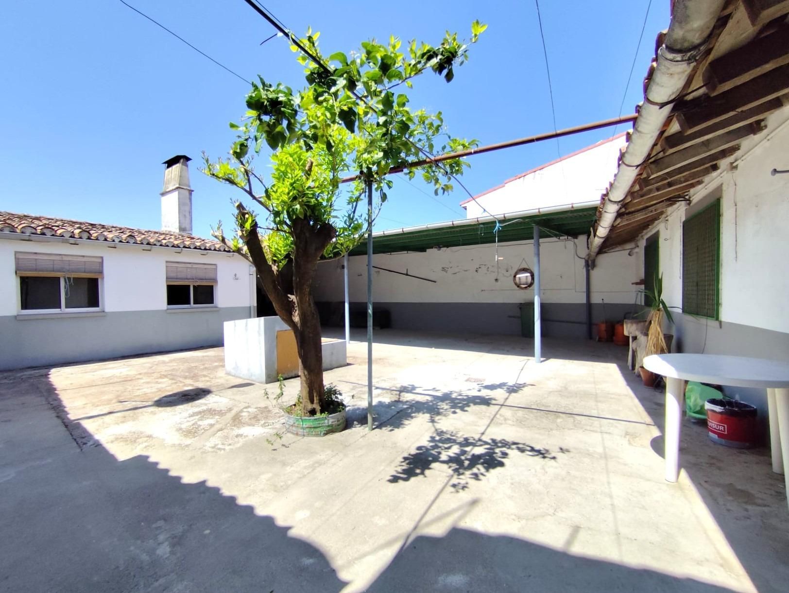 Exterior view of House or chalet for sale in Malpartida de Plasencia  with Air Conditioner