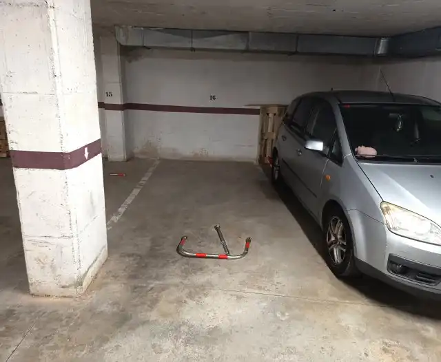 Parkplatz von Garage zum Verkauf in Esparreguera