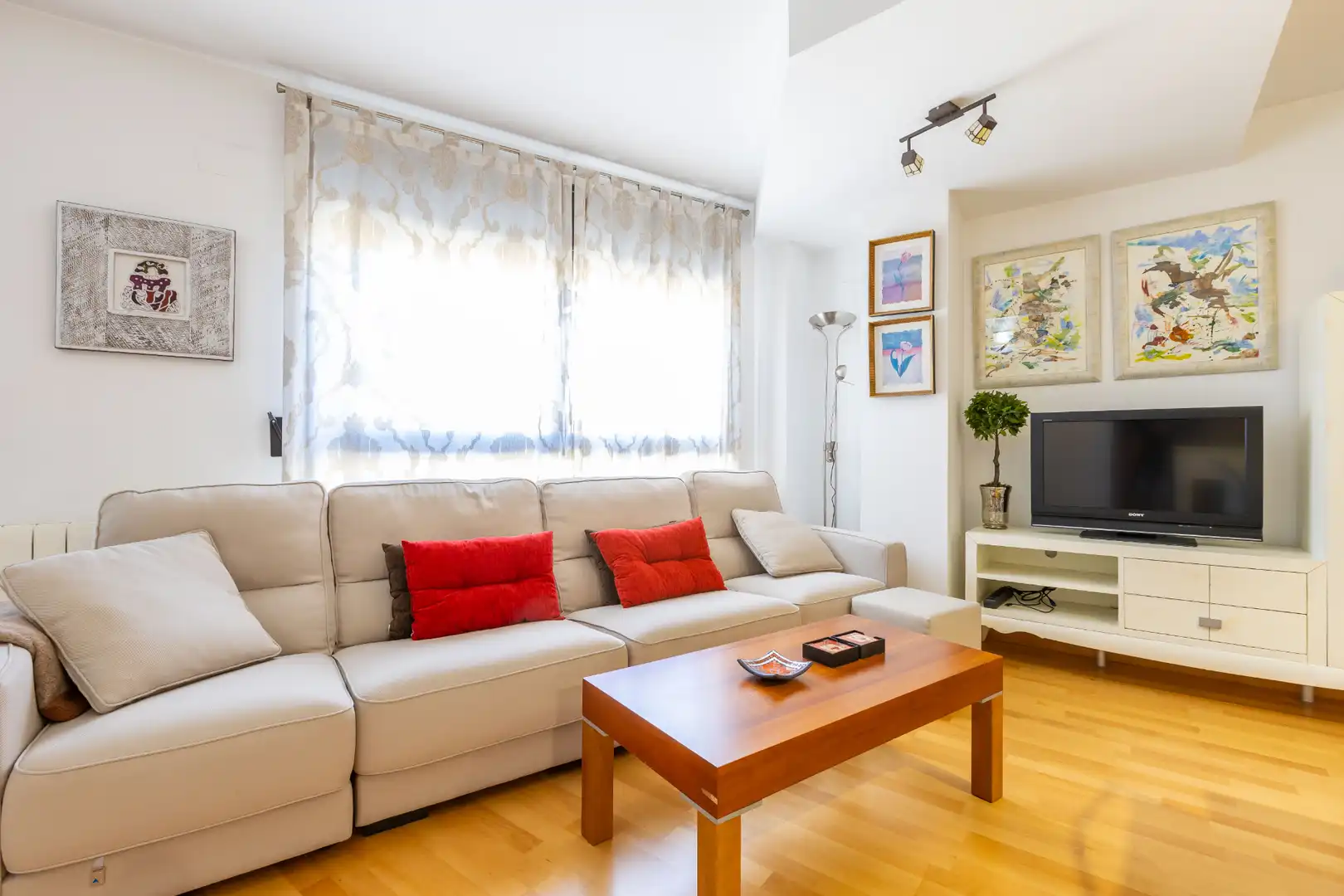 Sala de estar de Dúplex en venta en Gelida con Aire acondicionado, Calefacción y Parquet