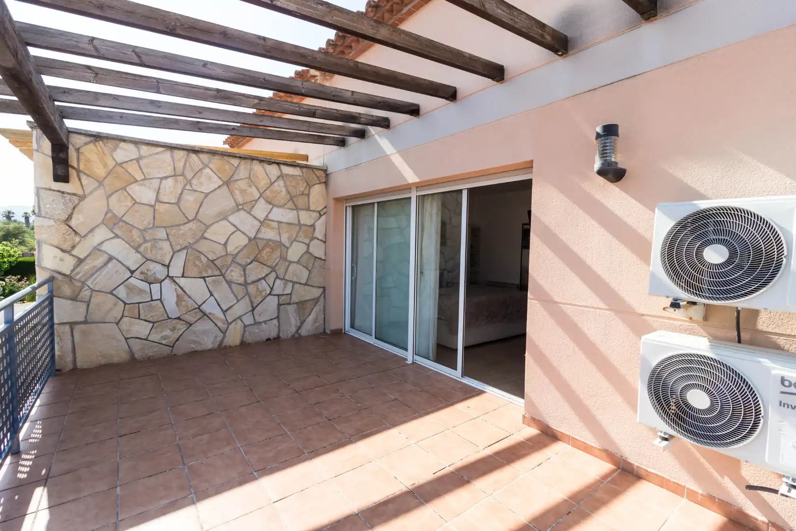 Terrassa de Casa adosada en venda en Mont-roig del Camp amb Aire condicionat, Calefacció i Jardí privat