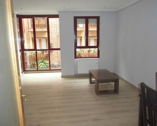 Dormitori de Apartament de lloguer en León Capital  amb Balcó