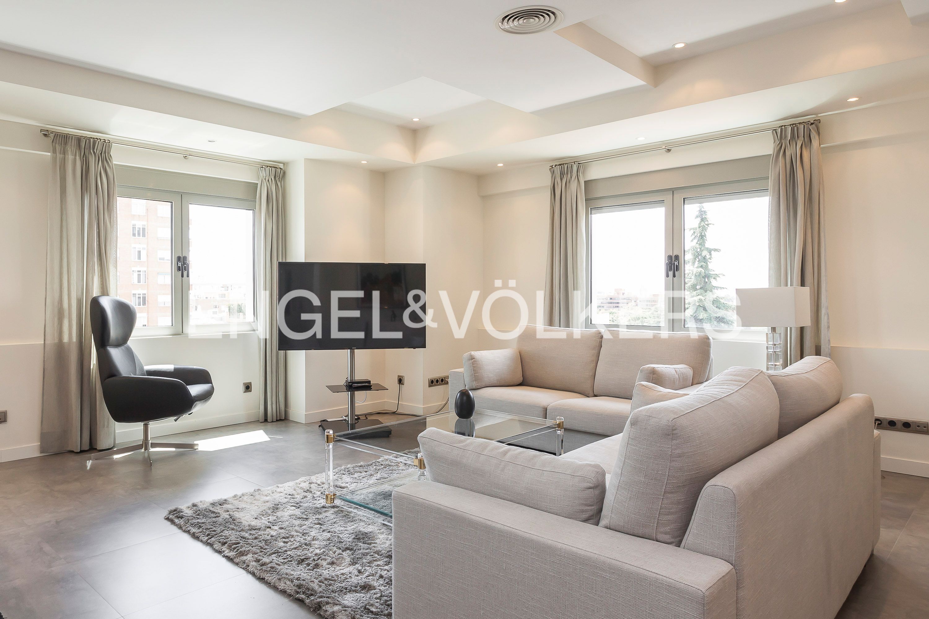 Sala d'estar de Àtic de lloguer en  Madrid Capital amb Aire condicionat, Calefacció i Terrassa