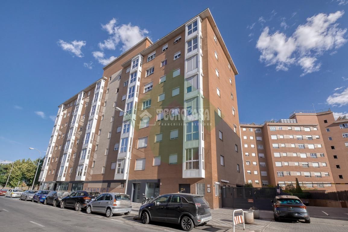 Exterior view of Flat for sale in  Madrid Capital  with Air Conditioner, Parquet flooring and Swimming Pool