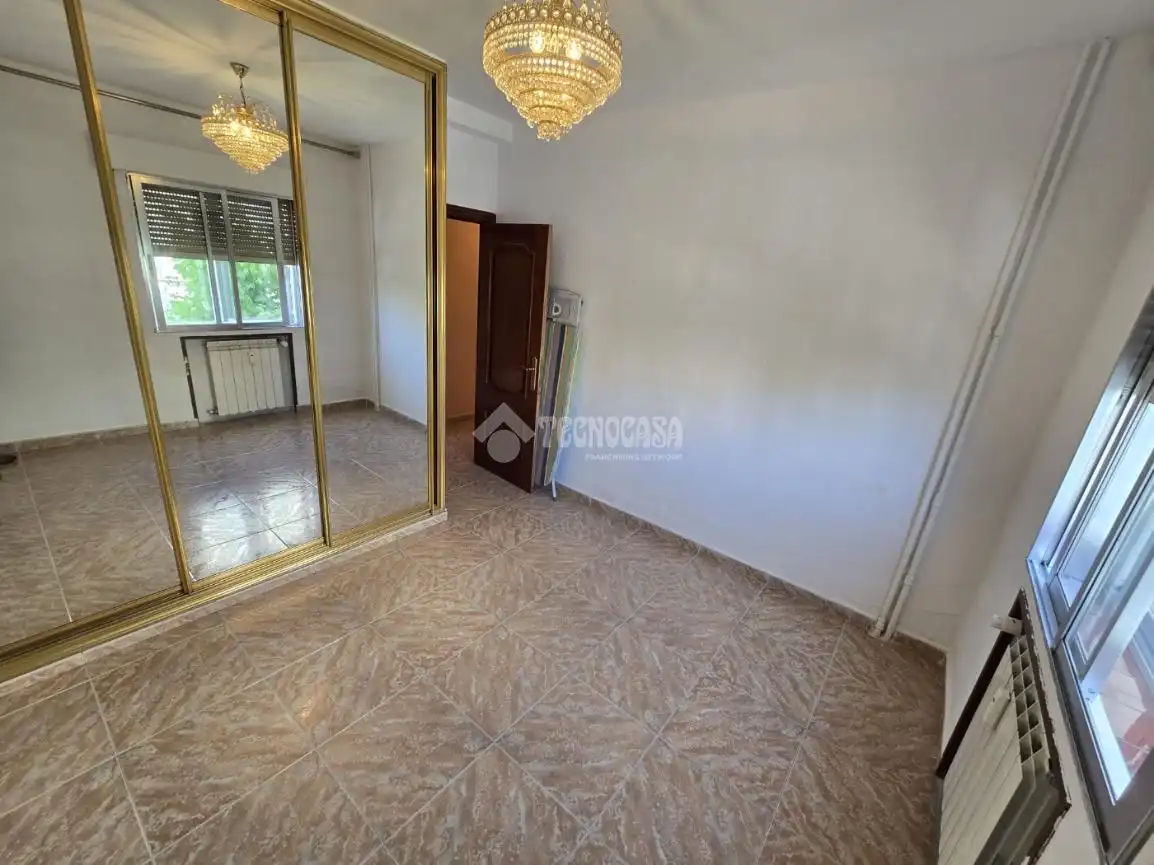 Habitación de Piso en venta en Madrid con Calefacción y Parquet
