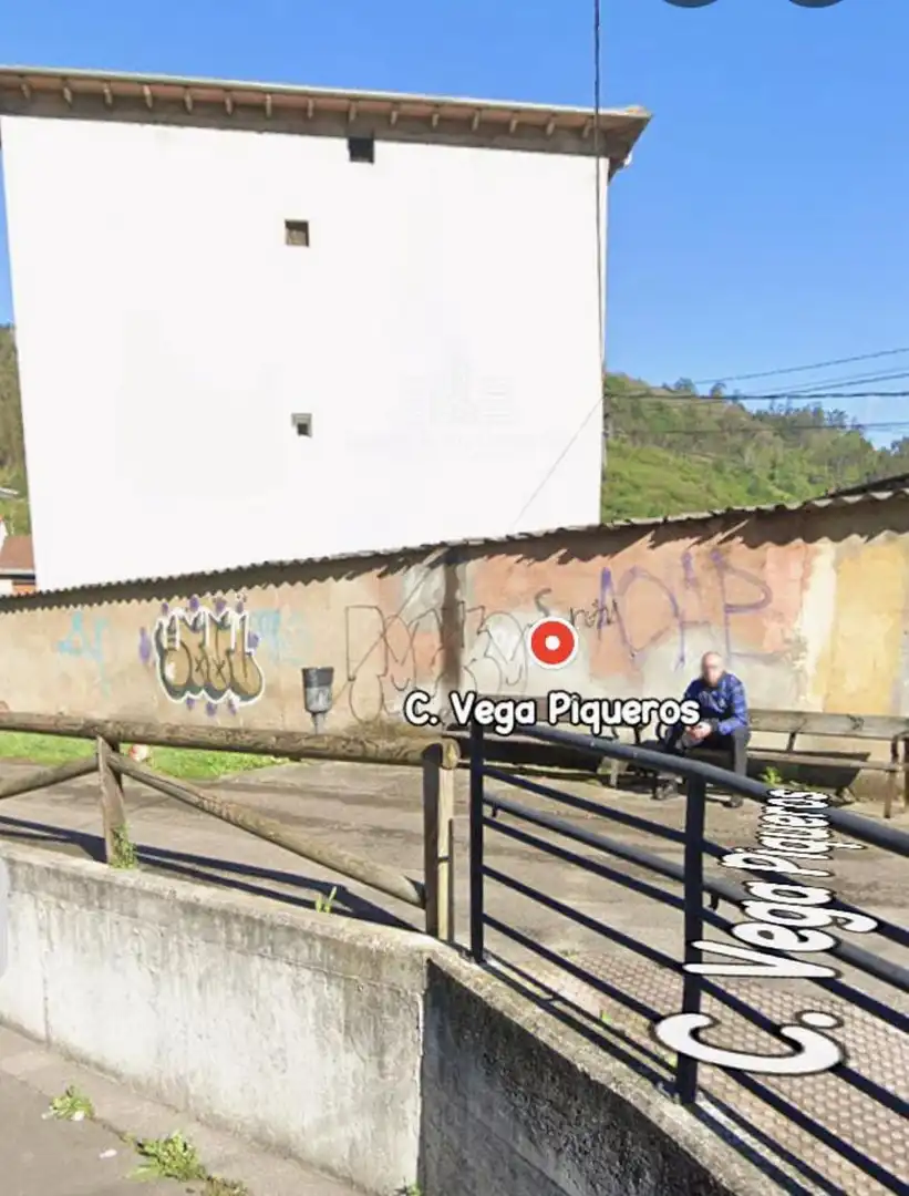 Vista exterior de Edifici en venda en Mieres (Asturias)
