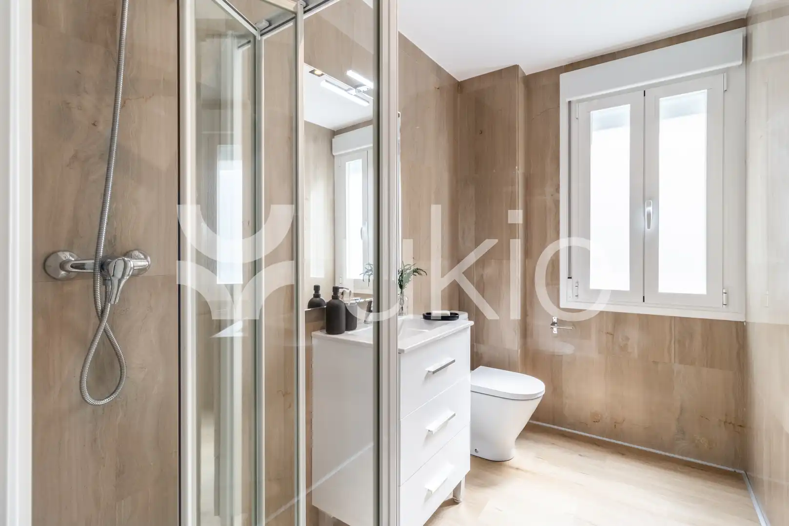Bathroom of Apartments for rent in Madrid  with Heating, Furnished and Oven