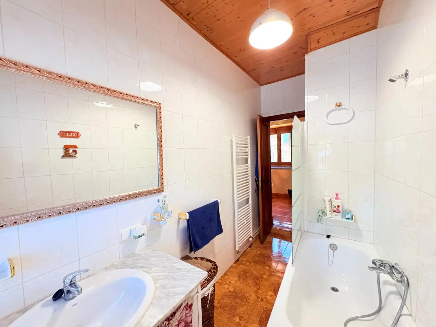 Bany de Casa o xalet en venda en Ponferrada amb Calefacció, Terrassa i Moblat
