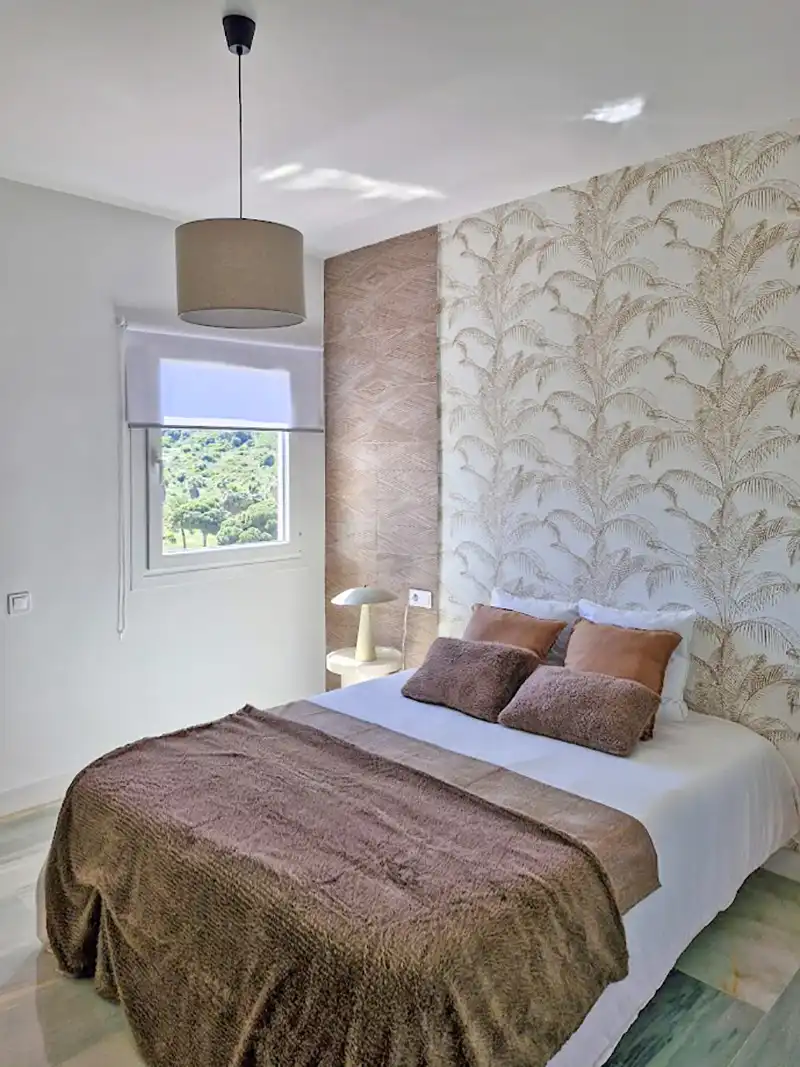 Dormitori de Apartament en venda en Estepona amb Terrassa, Piscina i Piscina comunitària