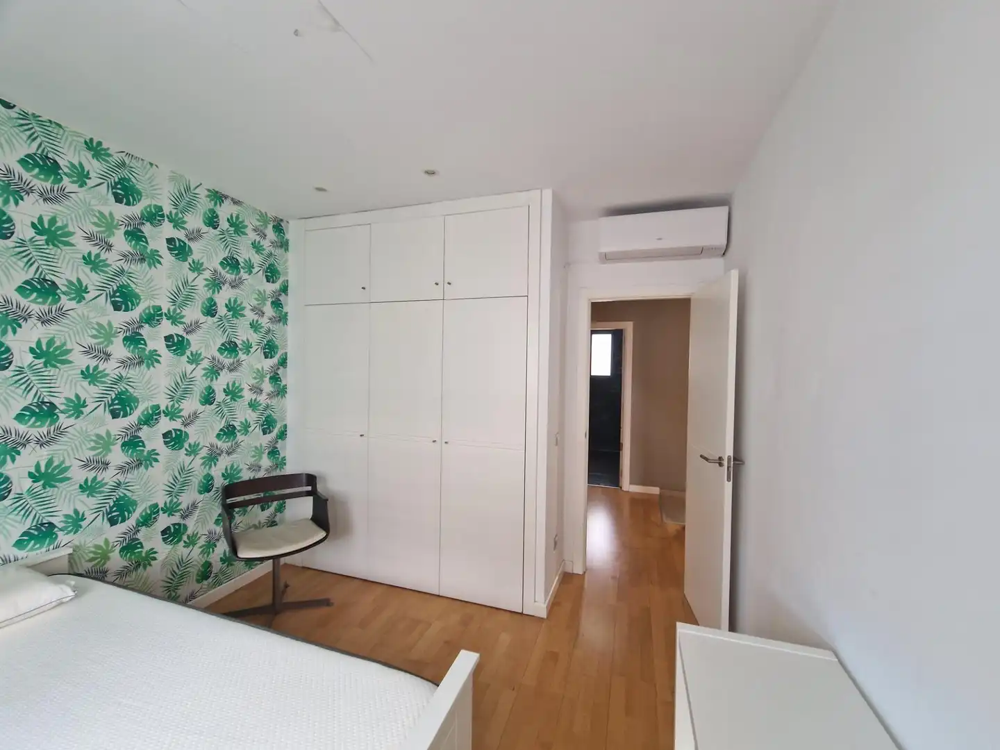 Schlafzimmer von Einfamilien-Reihenhaus zum Verkauf in La Pobla de Vallbona mit Klimaanlage, Heizung und Privatgarten