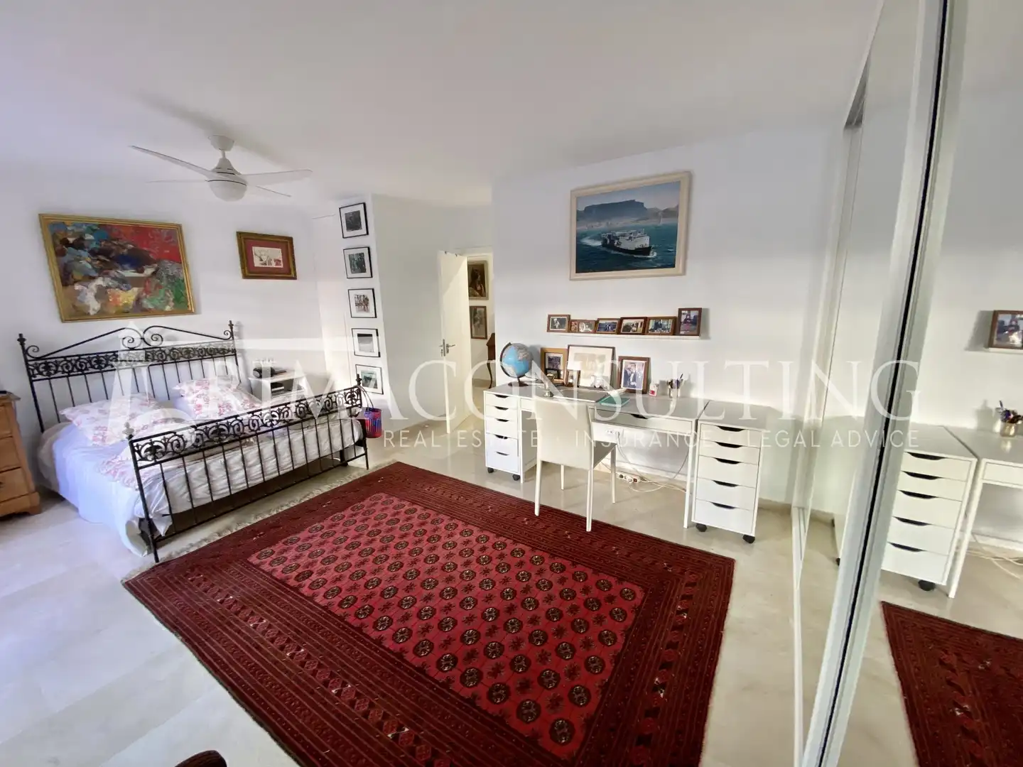 Schlafzimmer von Erdgeschoss zum Verkauf in Marbella mit Klimaanlage, Privatgarten und Terrasse