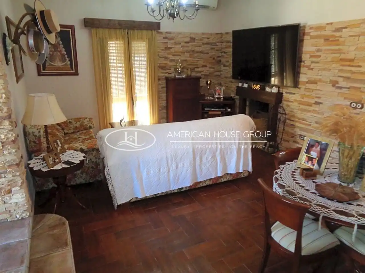 Sala d'estar de Casa o xalet en venda en Chiclana de la Frontera amb Aire condicionat, Calefacció i Jardí privat