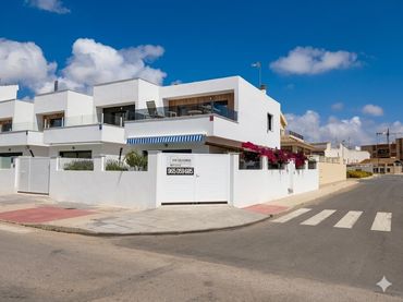 Casa pareada con piscina en venta en San Pedro del Pinatar