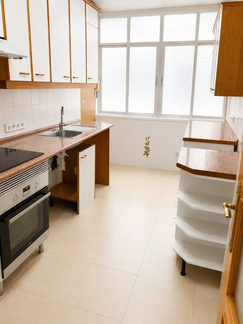 Kitchen of Flat for sale in Madrid  with Parquet flooring, Washing machine and Alarm