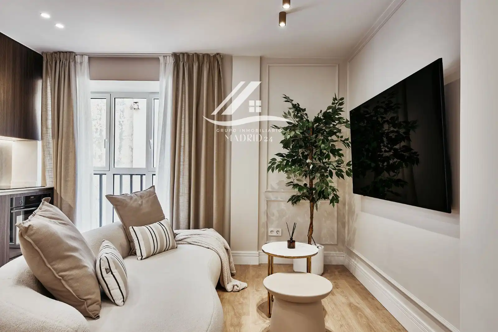 Piso con ascensor en venta en Calle de Piamonte, imagen 2