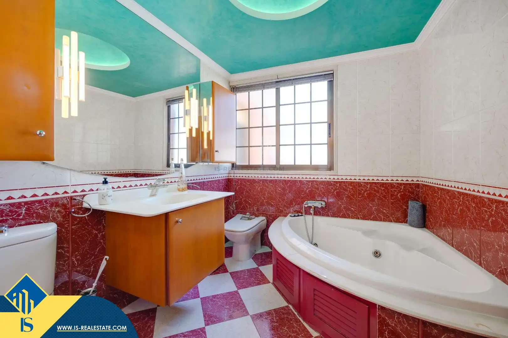 Baño de Ático de alquiler en Torrevieja con Terraza, Trastero y Amueblado